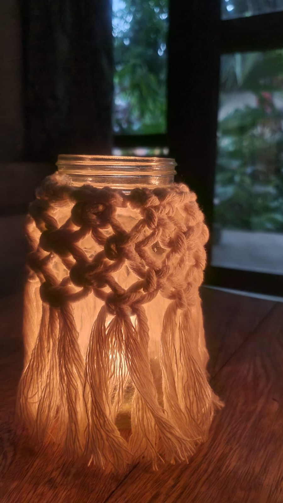 Flor trabajando en su taller