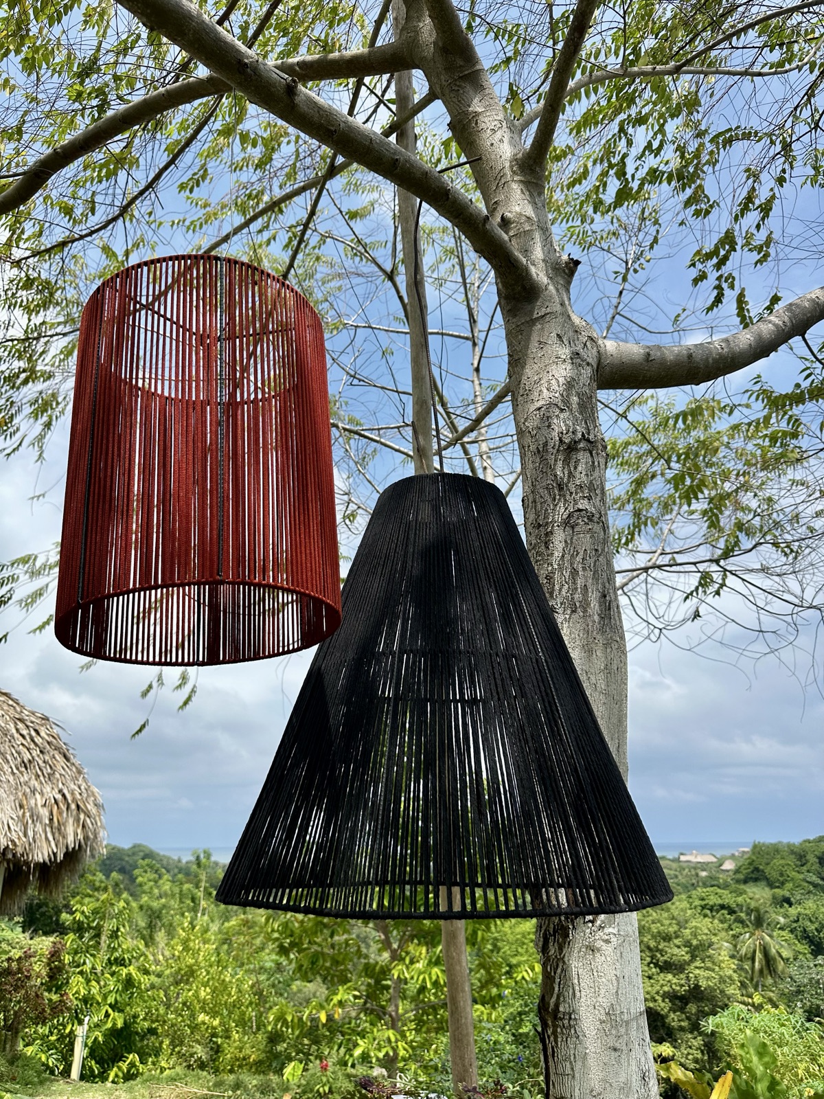 Lámparas rojo y negro